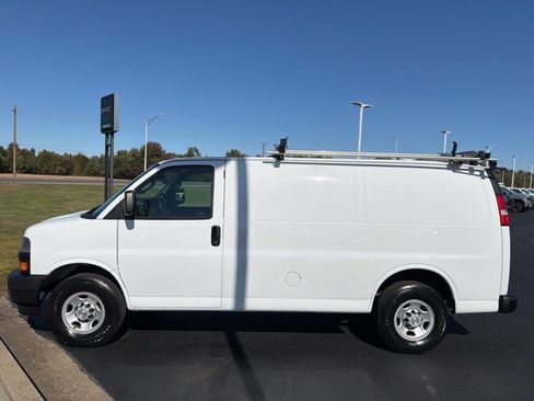 Used 2022 Chevrolet Express 2500 w/ Driver Convenience Package image 2