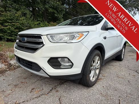 Used 2017 Ford Escape SE w/ Equipment Group 201A AWD/4WD image 3
