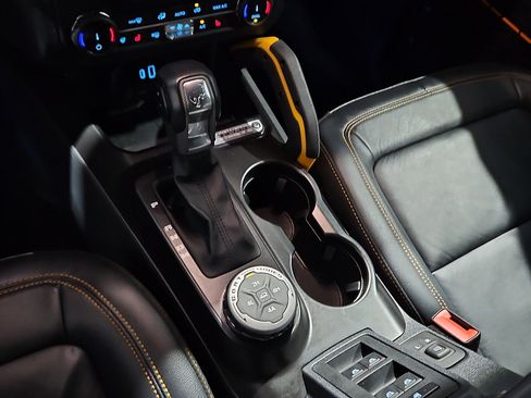 Used 2022 Ford Bronco Badlands image 11