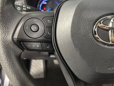 Used 2025 Toyota RAV4 XLE AWD/4WD image 30