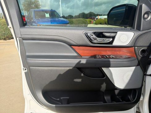 Used 2023 Lincoln Navigator Reserve RWD image 4