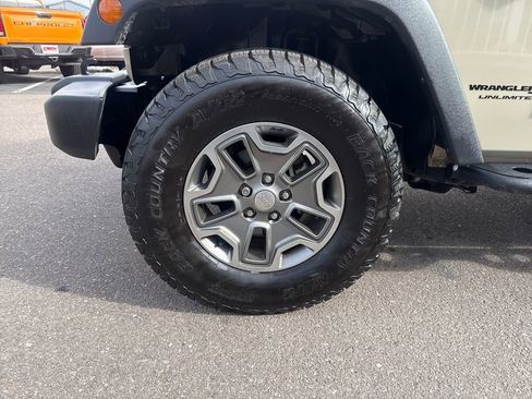 Used 2018 Jeep Wrangler Unlimited Rubicon w/ Connectivity Group image 25