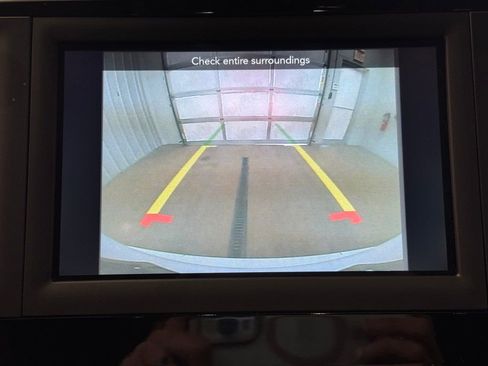 Used 2020 Chrysler Pacifica Touring-L FWD image 41