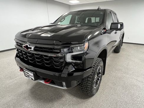 Used 2023 Chevrolet Silverado 1500 ZR2 image 4