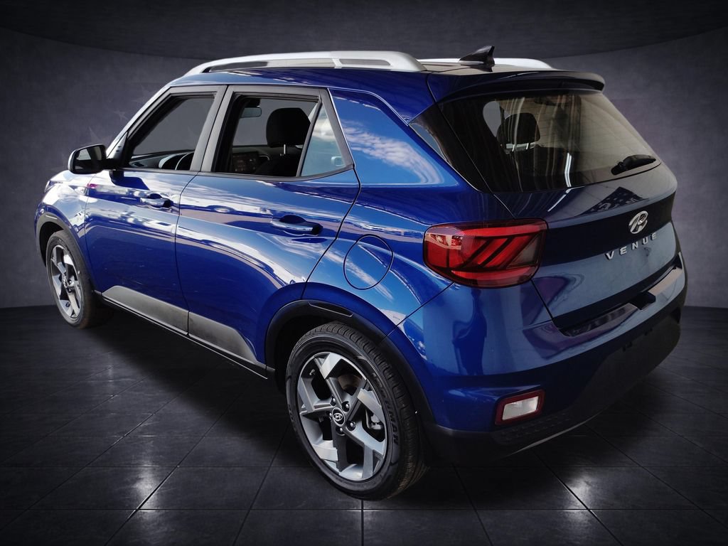 Used 2021 Hyundai Venue SEL FWD image 3