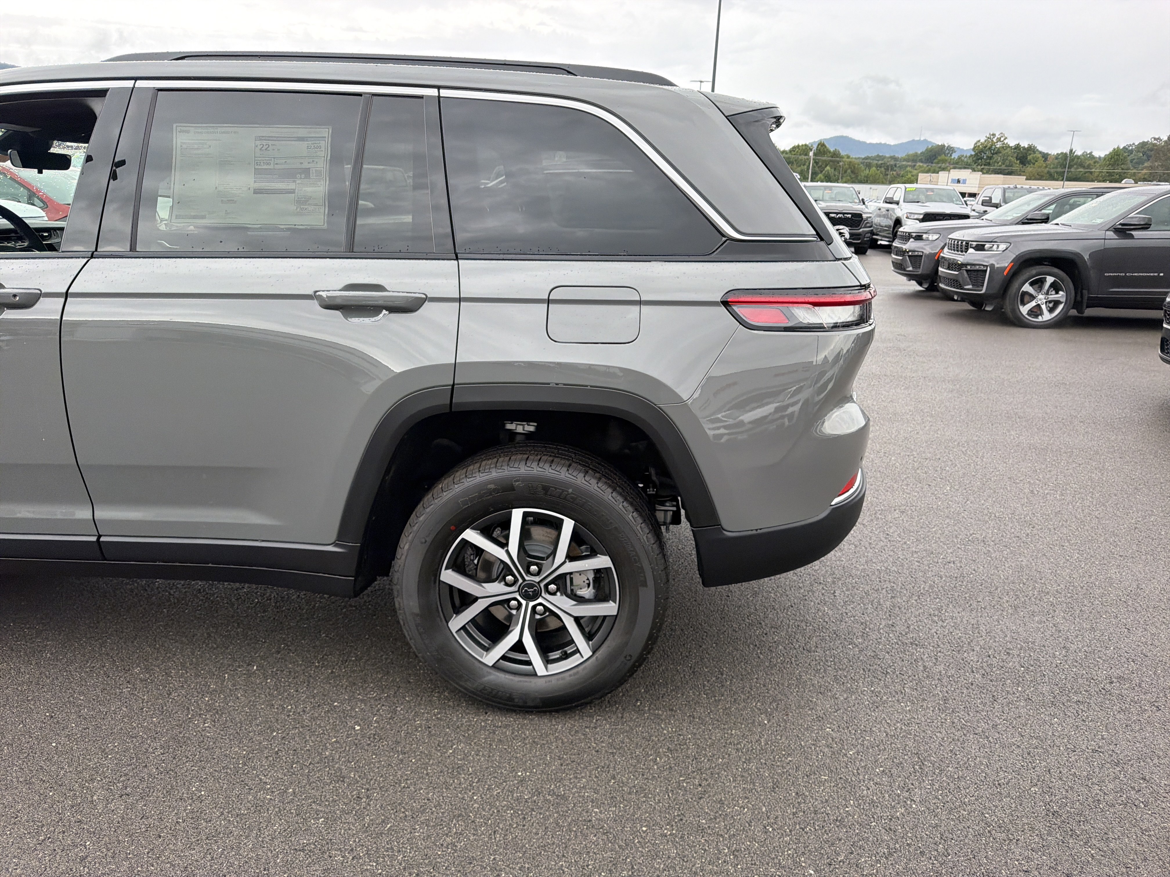 New 2027 Jeep Grand Cherokee Laredo X AWD/4WD image 10