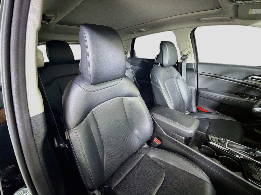 Used 2025 Kia Sportage EX w/ Premium Package FWD image 31