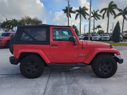 Used 2017 Jeep Wrangler Sahara image 4