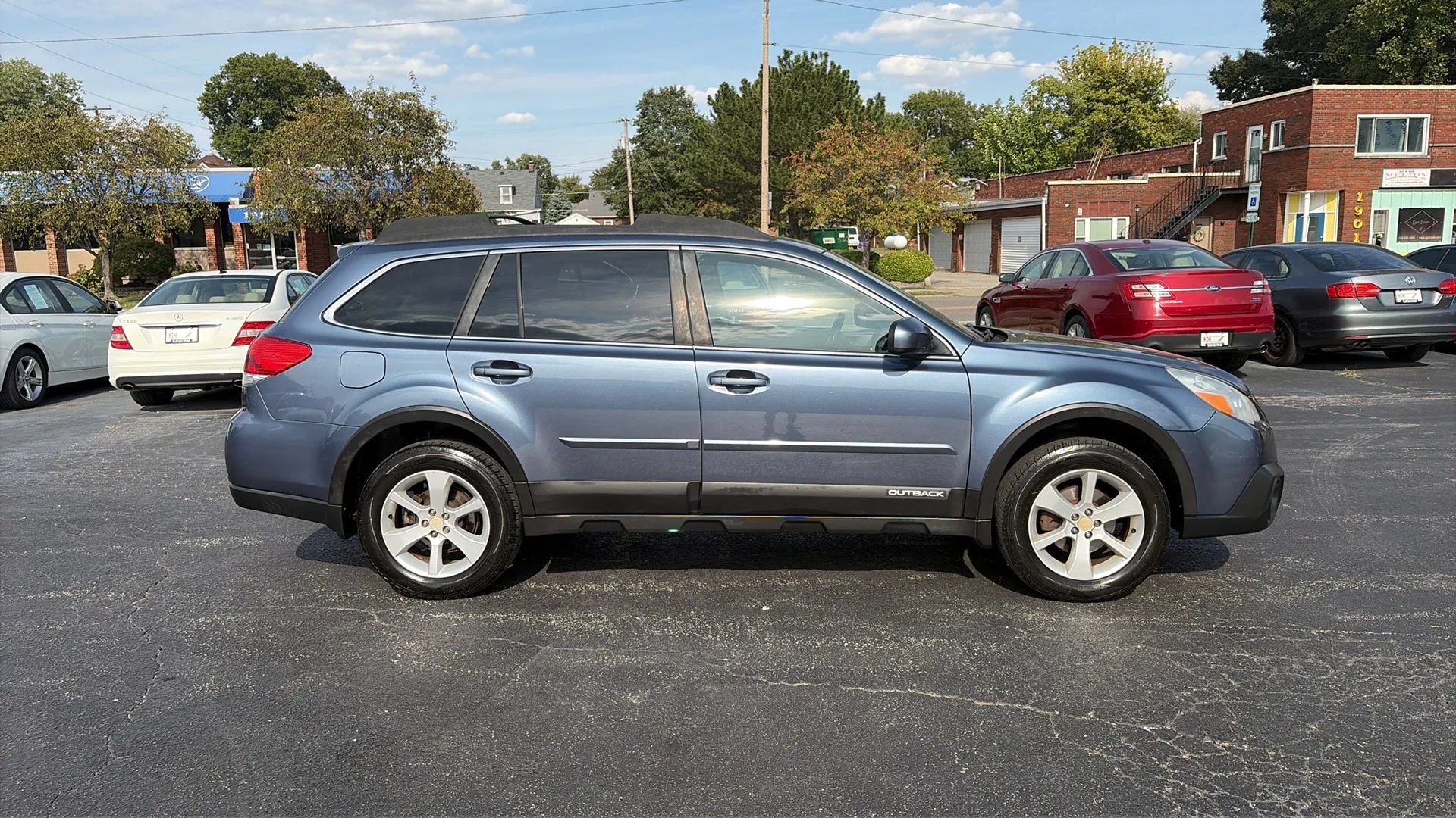 Used 2014 Subaru Outback 2.5i Premium w/ Moonroof Package AWD/4WD image 4