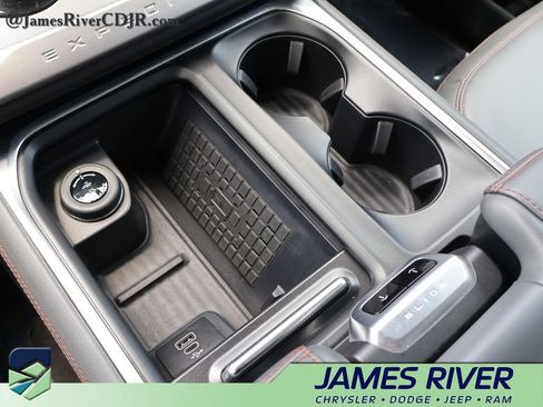 Used 2025 Ford Expedition Active AWD/4WD image 41