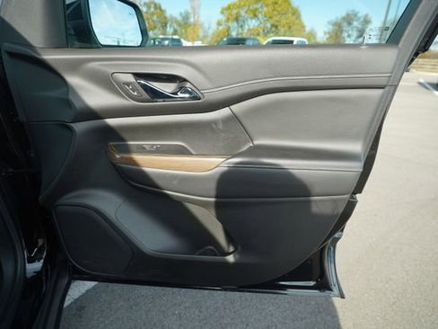 Used 2022 GMC Acadia SLE w/ Driver Convenience Package image 21