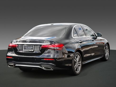 Used 2022 Mercedes-Benz E 350 4MATIC Sedan image 4
