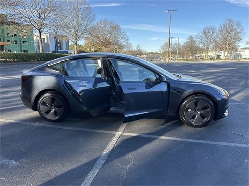 Used 2023 Tesla Model 3 Standard Range image 11