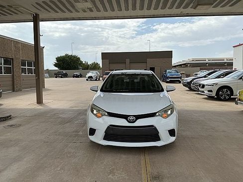 Used 2015 Toyota Corolla LE FWD image 2