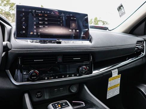 New 2025 Nissan Rogue SL image 41