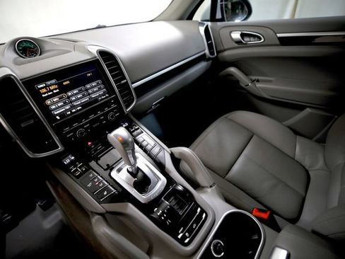 Used 2013 Porsche Cayenne Diesel AWD/4WD image 8