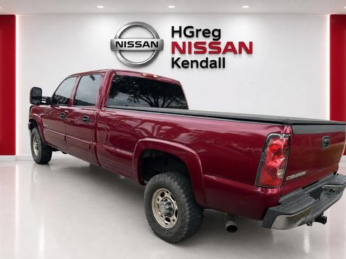 Used 2006 Chevrolet Silverado 2500 LT w/ Onstar Plus Package AWD/4WD image 2