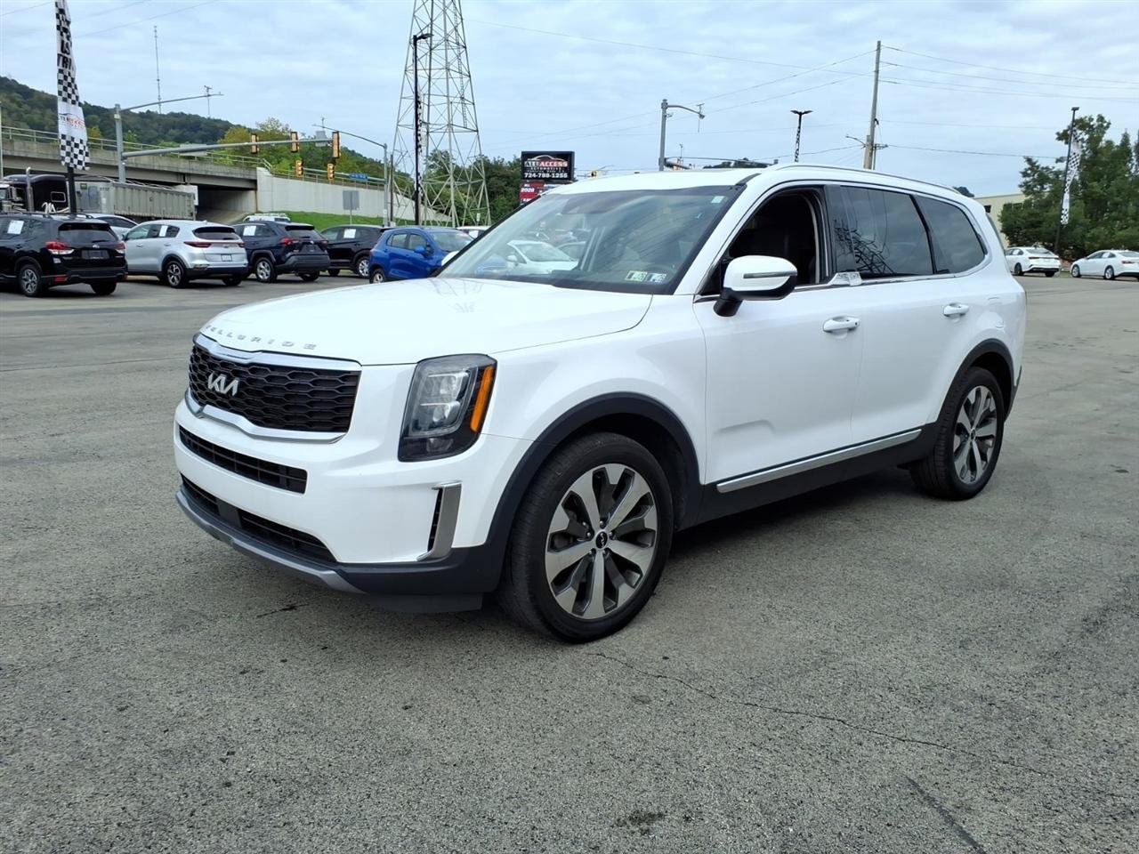 Used 2022 Kia Telluride EX w/ EX Premium Package AWD/4WD image 3