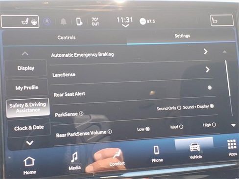 Used 2024 Chrysler Pacifica Touring-L image 7