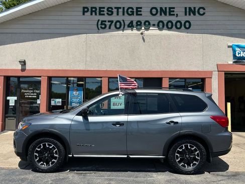 Used 2020 Nissan Pathfinder SL AWD/4WD image 2
