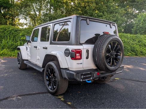 Used 2023 Jeep Wrangler Unlimited Sahara w/ Cold Weather Group AWD/4WD image 9