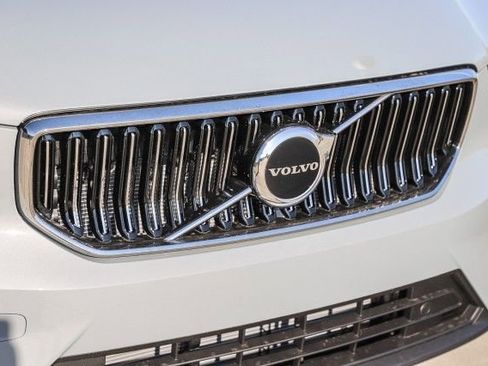 Used 2025 Volvo XC40 B5 Core w/ Protection Package Premier image 11