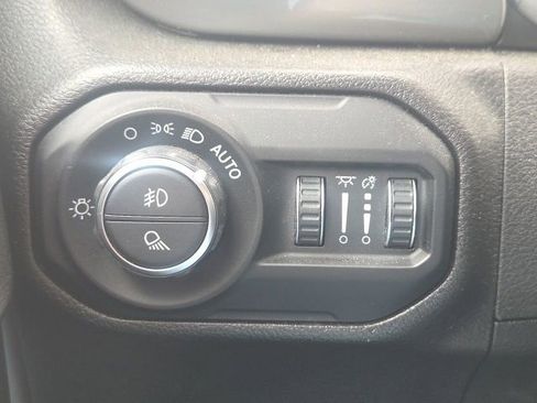 Used 2022 Jeep Gladiator Overland w/ LED Lighting Group AWD/4WD image 22