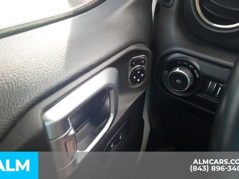 Used 2021 Jeep Wrangler Unlimited Sahara AWD/4WD image 14