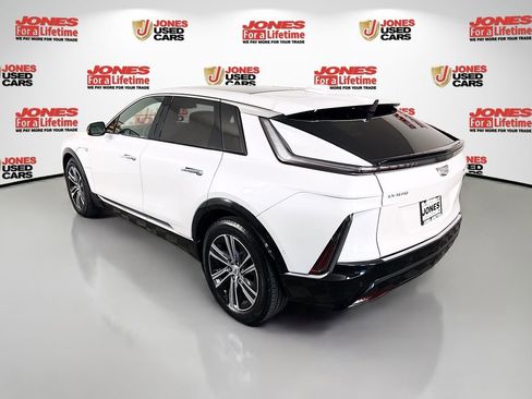 Used 2024 Cadillac Lyriq Luxury image 2