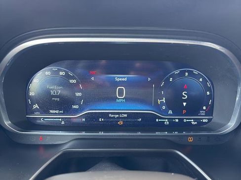 Used 2023 Chevrolet Suburban Premier image 22