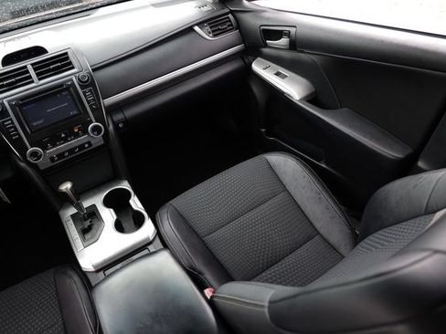 Used 2014 Toyota Camry SE FWD image 24
