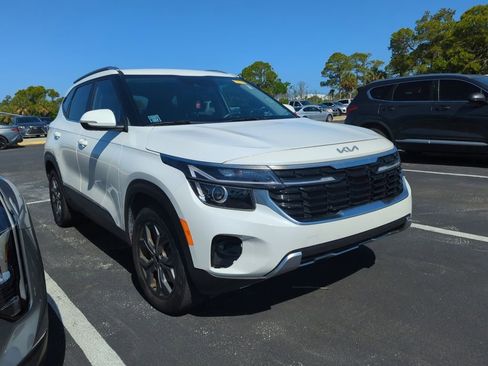 Certified 2024 Kia Seltos S image 1
