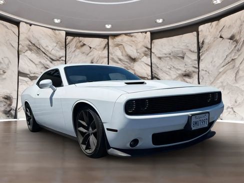 Used 2018 Dodge Challenger R/T Scat Pack RWD image 3