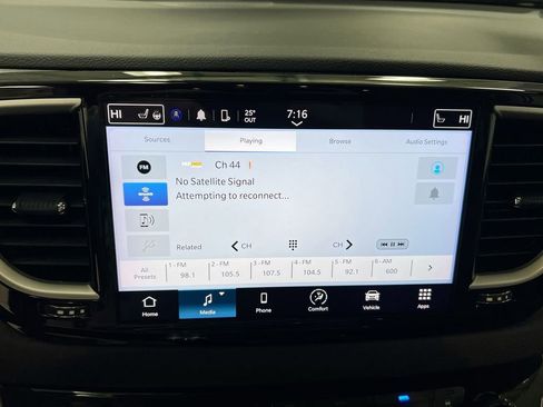 Used 2024 Chrysler Pacifica Touring-L image 14