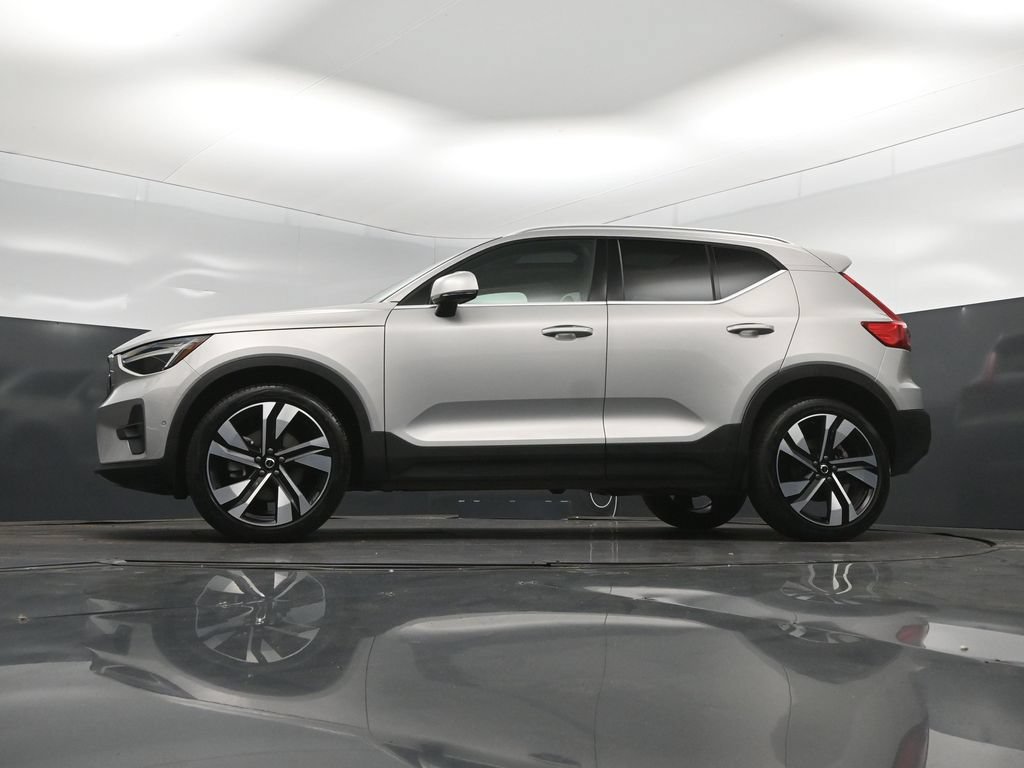 Used 2025 Volvo XC40 B5 Plus AWD/4WD image 39