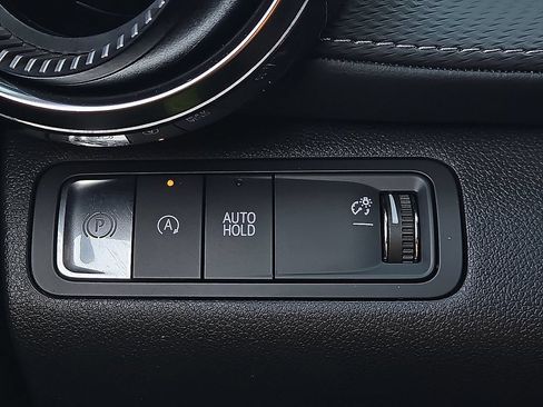 Used 2025 Chevrolet Equinox LT w/ Convenience Package II FWD image 17