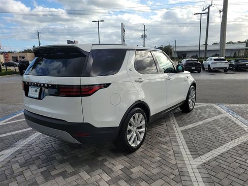 New 2025 Land Rover Discovery S image 5