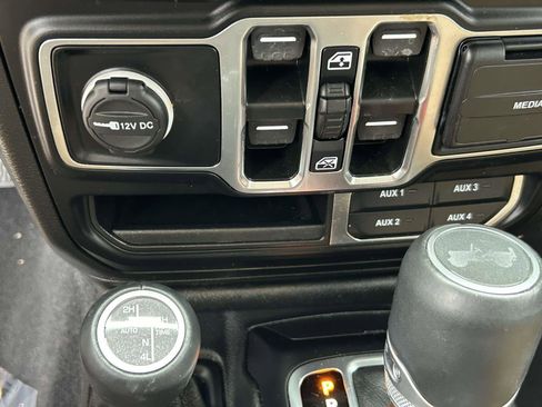 Used 2023 Jeep Wrangler Unlimited Sahara w/ Cold Weather Group AWD/4WD image 30