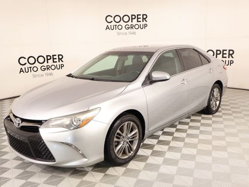Used 2016 Toyota Camry SE FWD image 9