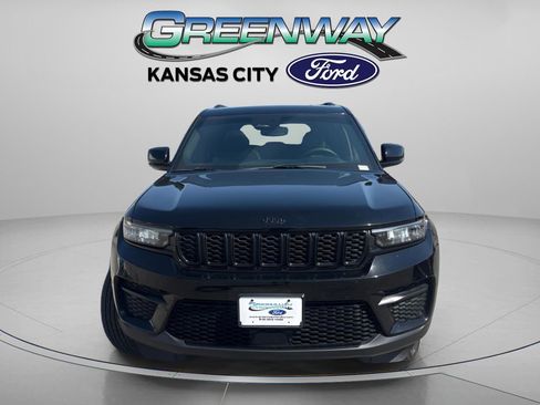 Used 2023 Jeep Grand Cherokee Altitude AWD/4WD image 2