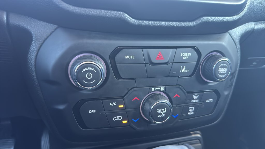 Used 2023 Jeep Renegade Altitude AWD/4WD image 30