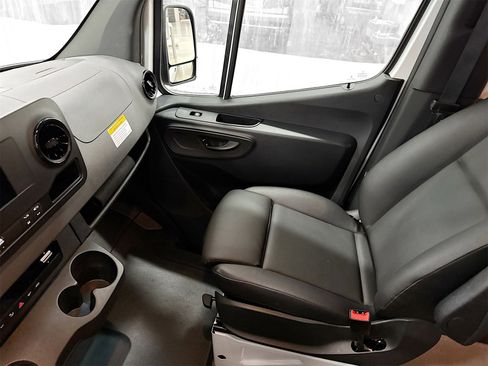 Used 2023 Mercedes-Benz Sprinter 2500 image 22