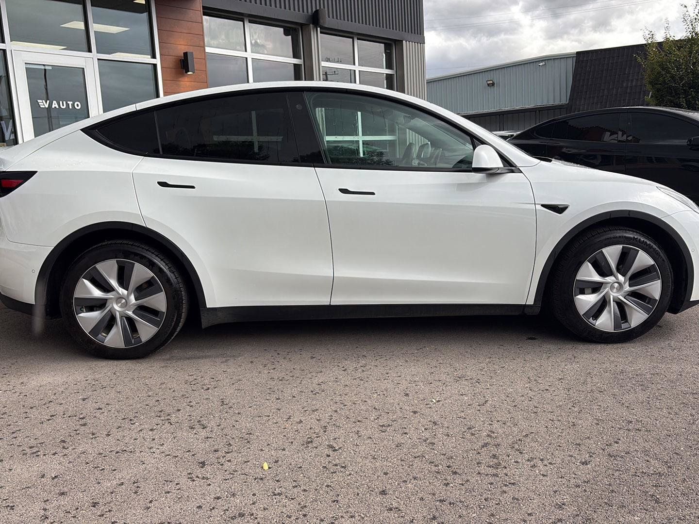 Used 2022 Tesla Model Y Long Range AWD/4WD image 9