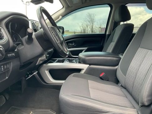 Used 2021 Nissan Titan SV w/ SV Convenience Package image 10