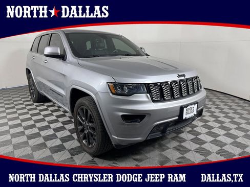 Used 2017 Jeep Grand Cherokee Altitude image 1
