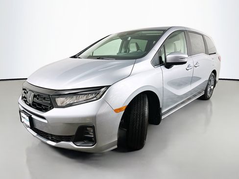 New 2026 Honda Odyssey Touring image 3