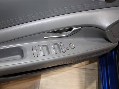 Used 2021 Hyundai Elantra SE FWD image 23