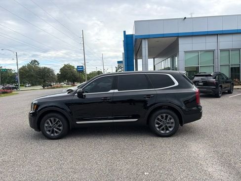 Used 2025 Kia Telluride LX FWD image 8