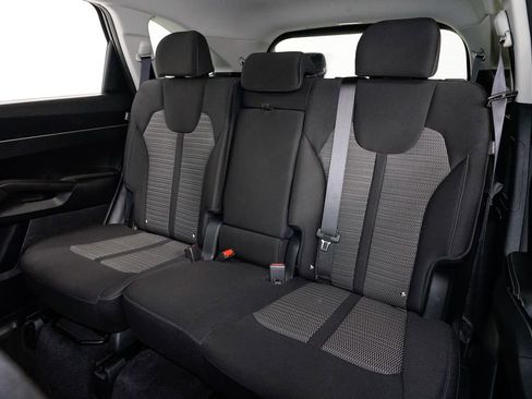 Certified 2025 Kia Sorento LX image 22