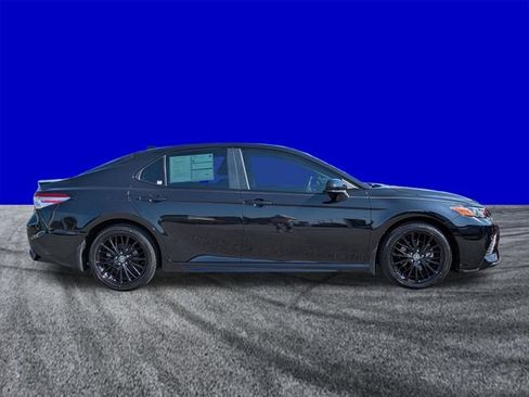 Used 2020 Toyota Camry SE FWD image 3